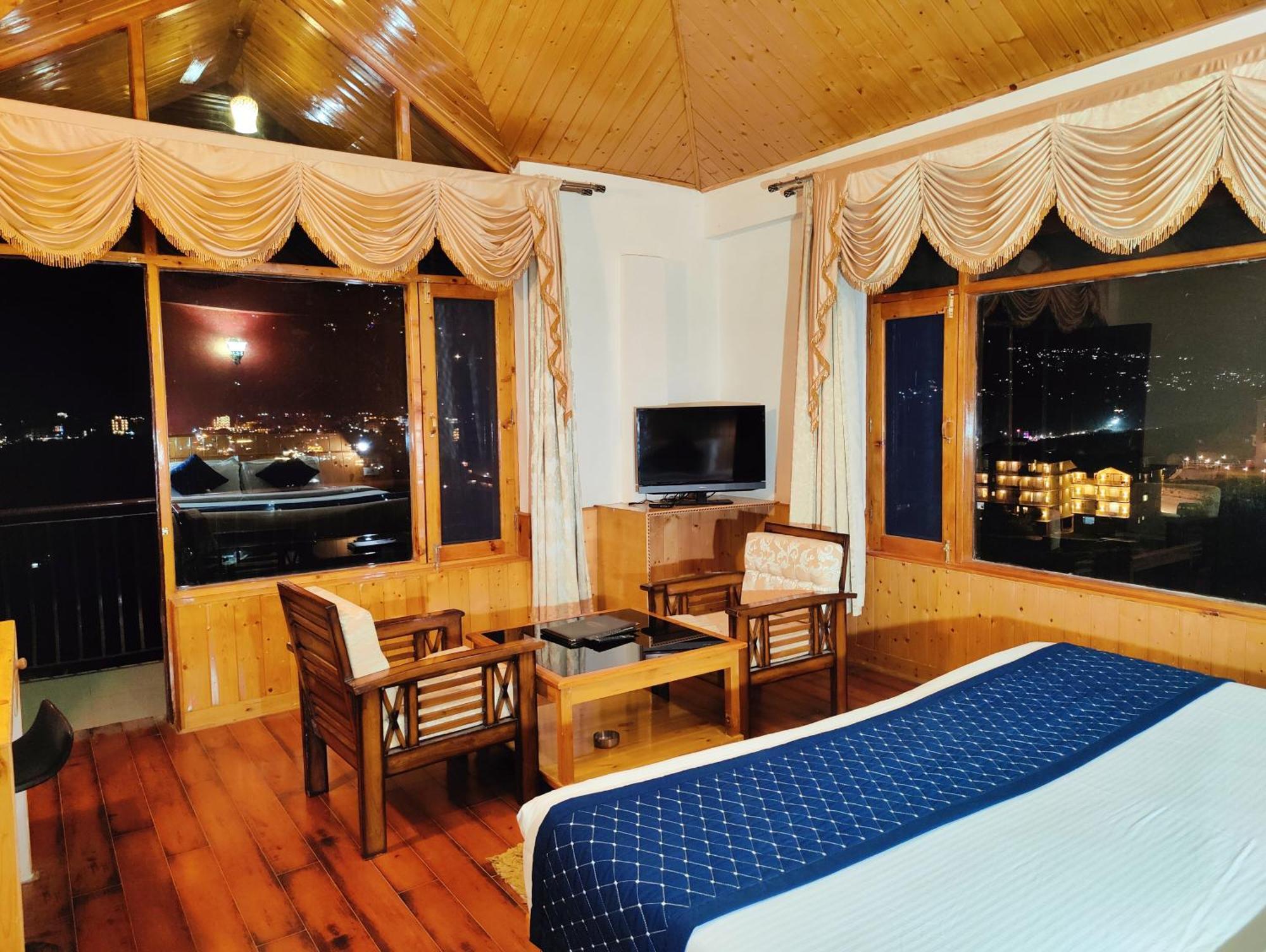 Hotel A Star Regency Near Mall Road 3*